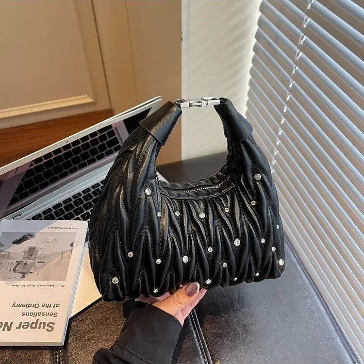 2026 New Women's Vintage Quilted Crossbody Bag, Soft Leather Multi-way Shoulder Purse, Large Capacity Tote for Work Commute
2026 New Women's Vintage Quilted Crossbody Bag, Soft Leather Multi-way Shoulder Purse, Large Capacity Tote for Work Commute