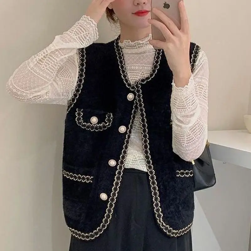 2025 New Faux Mink Vest Women Fashion Sleeveless Cardigan Winter Autumn Top Casual Chic Outerwear
2025 New Faux Mink Vest Women Fashion Sleeveless Cardigan Winter Autumn Top Casual Chic Outerwear
