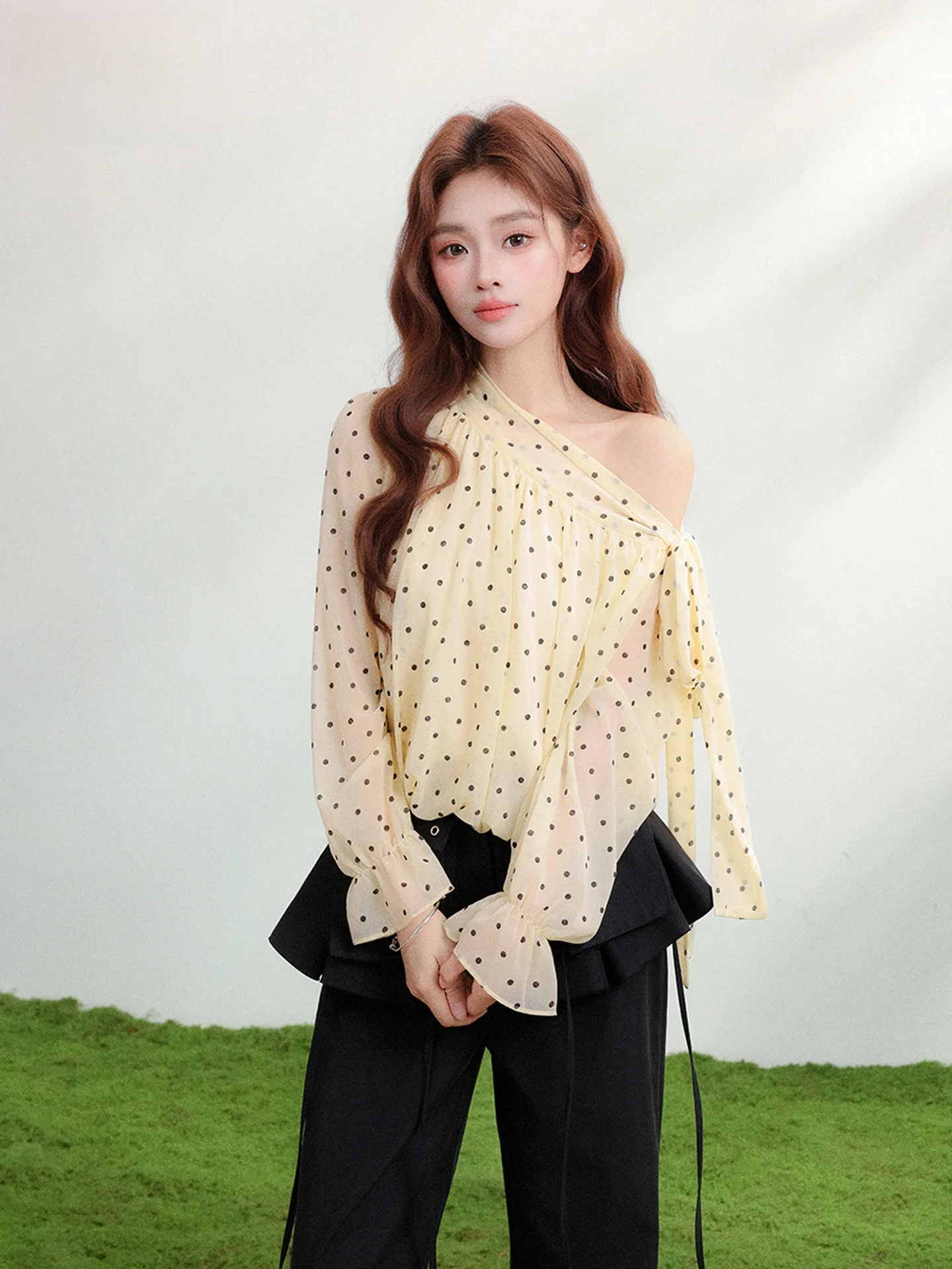 Yellow Polka Dot Lantern Sleeve Shirt Women's Loose Fit Summer Slimming Belted Shoulder Bared Chiffon Top French Style Long S...
Yellow Polka Dot Lantern Sleeve Shirt Women's Loose Fit Summer Slimming Belted Shoulder Bared Chiffon Top French Style Long S...