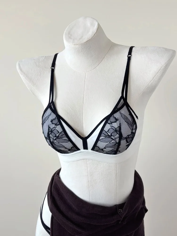 Women French Triangle Bra Wirefree Push Up for Small Bust Colorful Contrast Lace Summer Ultra Thin Bralette Set 32-38 Bra Panty
Women French Triangle Bra Wirefree Push Up for Small Bust Colorful Contrast Lace Summer Ultra Thin Bralette Set 32-38 Bra Panty