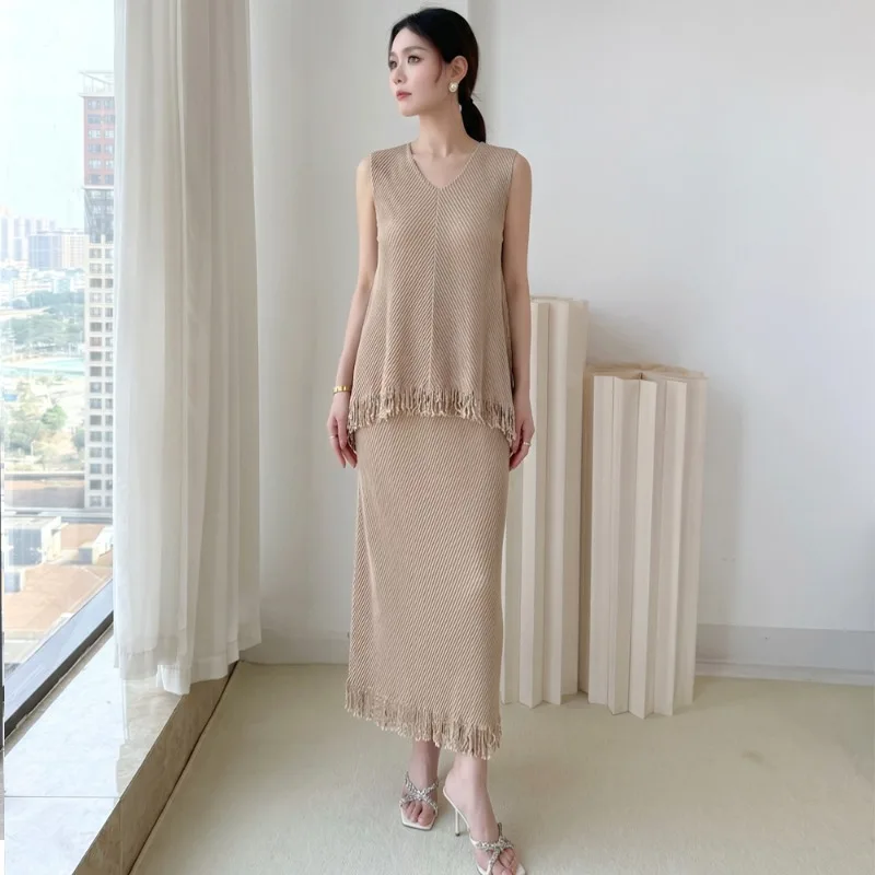 Miyake Pleated Skirt Set Solid Tassel Vest T-Shirt Elegant Skirt Set 2026 Summer Pleats Straight Slim Age-Reducing Length Jupe
Miyake Pleated Skirt Set Solid Tassel Vest T-Shirt Elegant Skirt Set 2026 Summer Pleats Straight Slim Age-Reducing Length Jupe