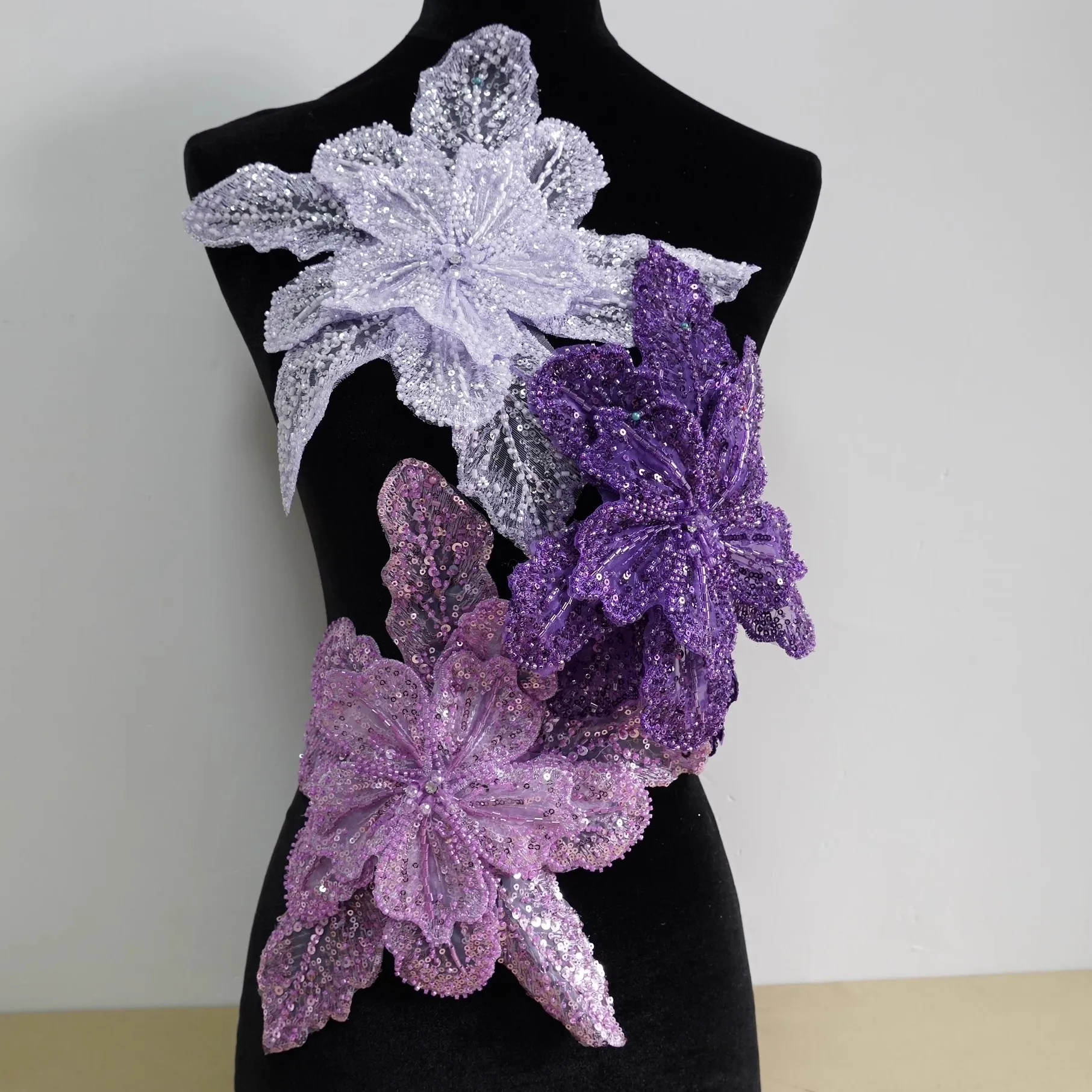 3 pcs Three layer handmade beaded sequins with flowers parches para ropa Wedding and children's clothing decoration iron patch
3 pcs Three layer handmade beaded sequins with flowers parches para ropa Wedding and children's clothing decoration iron patch