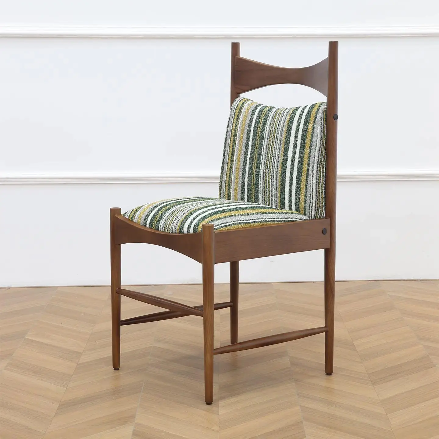 DSA high-end retro style solid wood dining chair medieval home hotel homestay fabric chair
DSA high-end retro style solid wood dining chair medieval home hotel homestay fabric chair