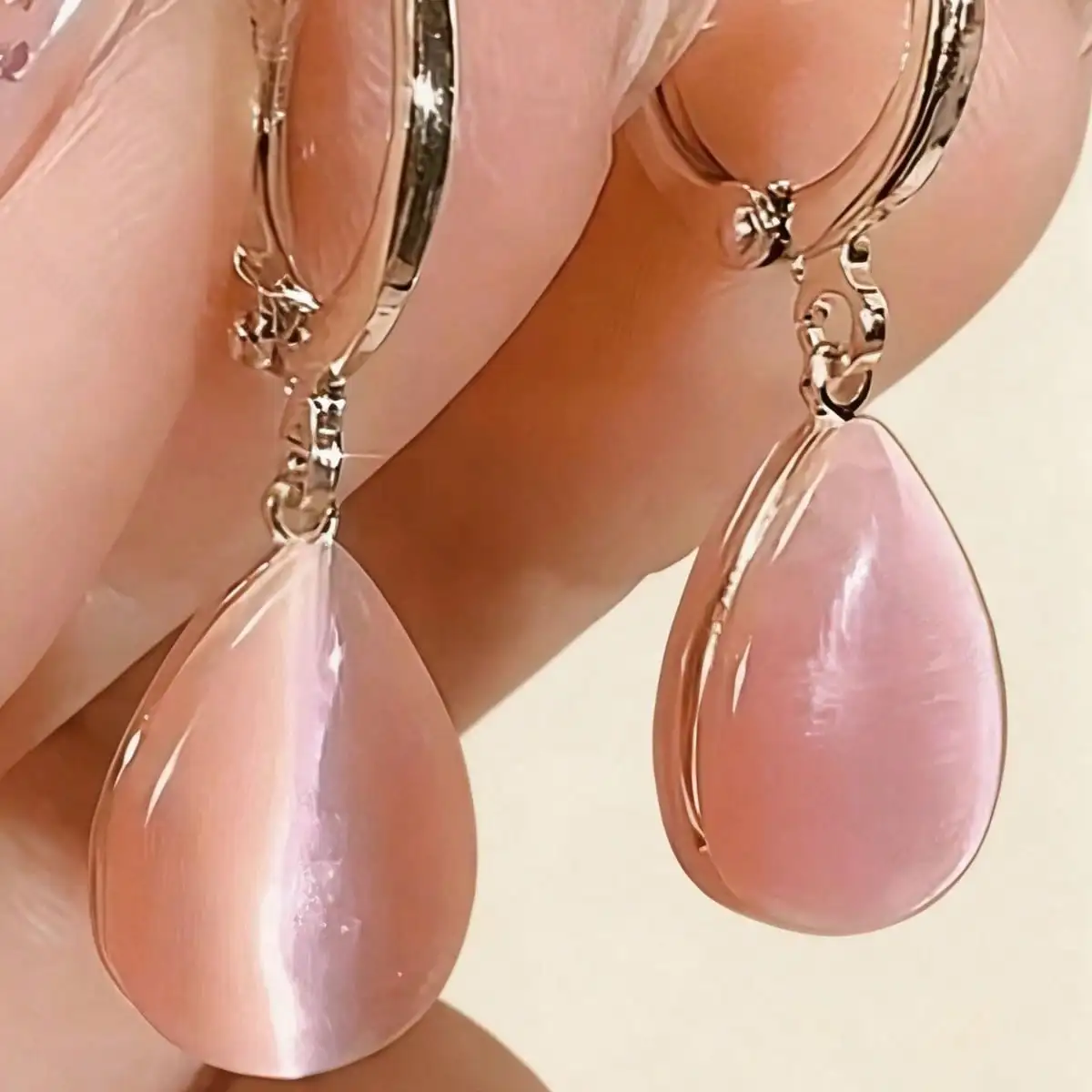2026 New Double-Sided Waterdrop Cat Eye Stone Earrings for Women, Elegant Minimalist Hoop Earrings, Light Luxury Unique Design Ear Jewelry for Daily & Party Wear
2026 New Double-Sided Waterdrop Cat Eye Stone Earrings for Women, Elegant Minimalist Hoop Earrings, Light Luxury Unique Design Ear Jewelry for Daily & Party Wear