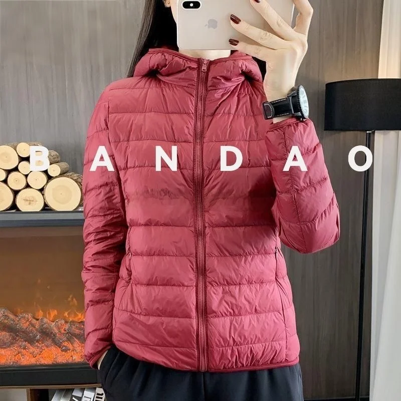 Красная легкая пуховая куртка из хлопка для женщин, зимняя модная короткая куртка-пальто, приталенный крой, китайский бренд, чисто для электронной коммерции
Красная легкая пуховая куртка из хлопка для женщин, зимняя модная короткая куртка-пальто, приталенный крой, китайский бренд, чисто для электронной коммерции