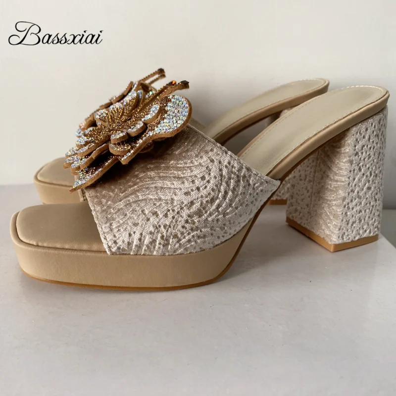 Женские сандалии Crystal Diamond Butterfly-Flower на высокой платформе с массивным каблуком, с ремешком на пятке, весенне-летние мюли
Женские сандалии Crystal Diamond Butterfly-Flower на высокой платформе с массивным каблуком, с ремешком на пятке, весенне-летние мюли