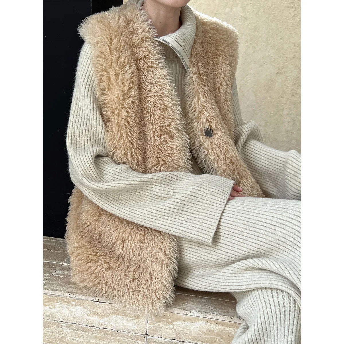 2024 high-end loose lambhair vest jacket for women autumn and winter new style temperament versatile top
2024 high-end loose lambhair vest jacket for women autumn and winter new style temperament versatile top