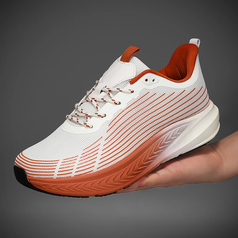 Туфли с широким носком, амортизирующей толстой подошвой и расширенные мужские кроссовки. Удобная ультралегкая модная спортивная обувь. 
Туфли с широким носком, амортизирующей толстой подошвой и расширенные мужские кроссовки. Удобная ультралегкая модная спортивная обувь.