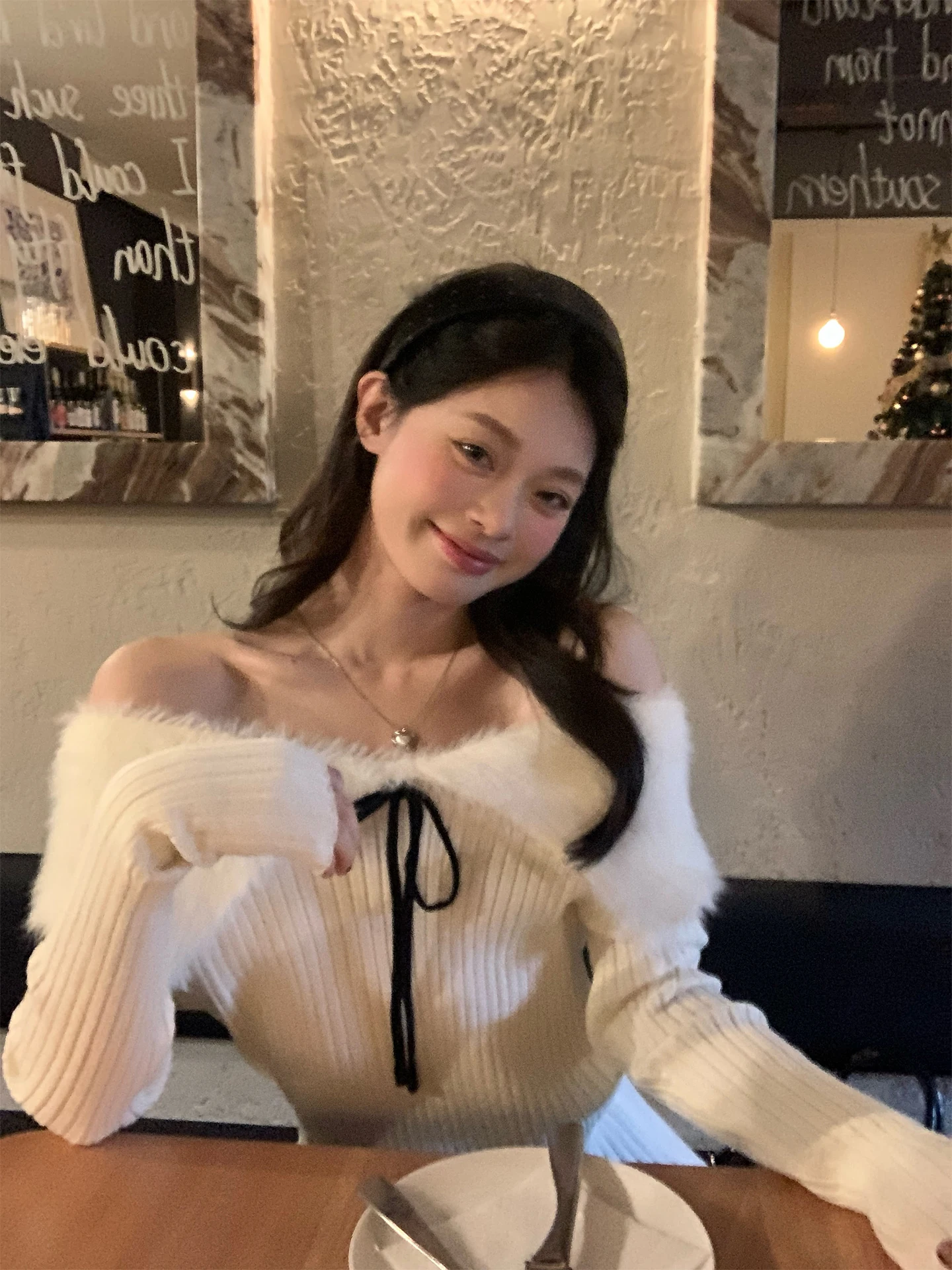 Song Zhengen White Knitted Knot One Shoulder Long Sleeve Women's Sweater Spring Korean Style Slimming Top
Song Zhengen White Knitted Knot One Shoulder Long Sleeve Women's Sweater Spring Korean Style Slimming Top
