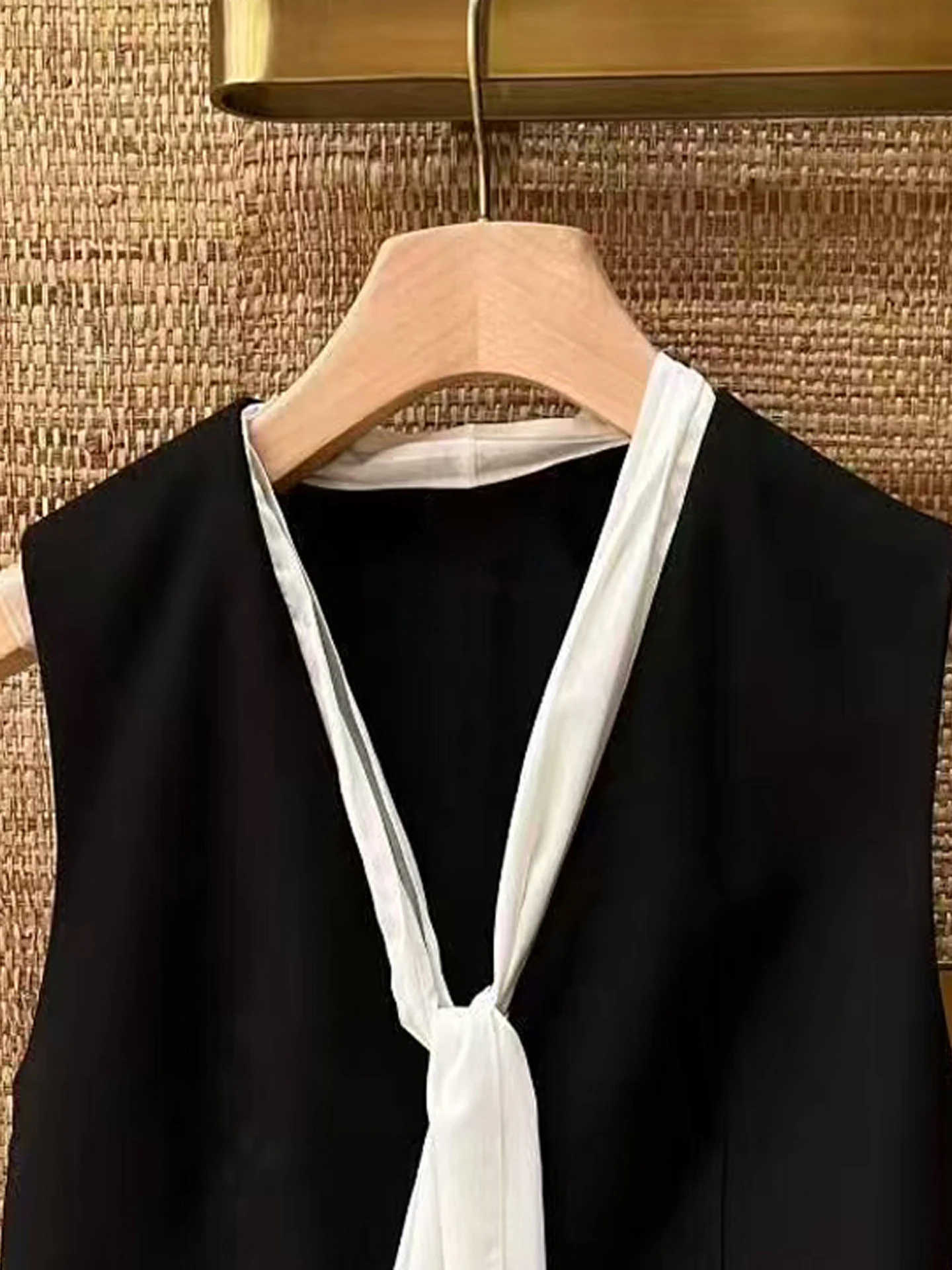 Versatile Knot Belted V-Ne Vest Top High-End Women's Faion S Home South Oil 2025 Autumn Collection
Versatile Knot Belted V-Ne Vest Top High-End Women's Faion S Home South Oil 2025 Autumn Collection
