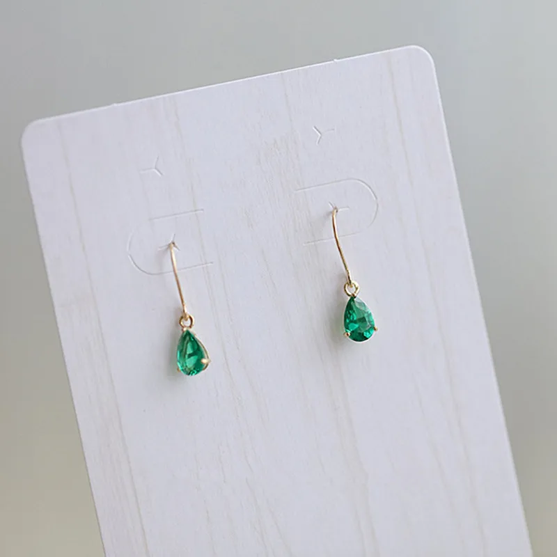 Корейские элегантные серьги-гвоздики из стерлингового серебра S925 с зеленым цирконом в форме капли, модные женские украшения для вечеринок
Корейские элегантные серьги-гвоздики из стерлингового серебра S925 с зеленым цирконом в форме капли, модные женские украшения для вечеринок