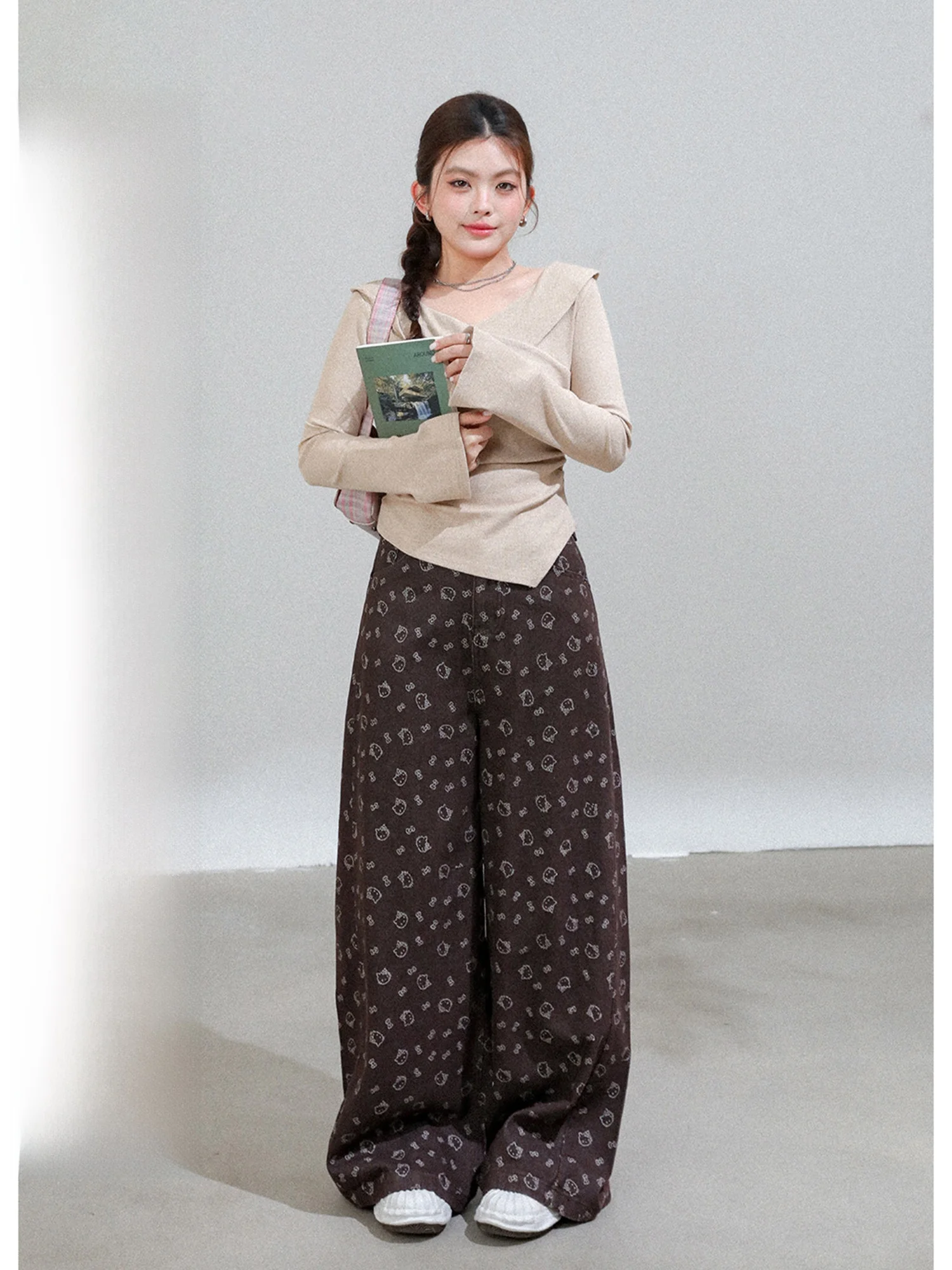Spring Summer New Style High Waist Wide Leg Jeans Sweet Cute Fashionable Casual Denim Pants for Young Women Non-Stretchy
Spring Summer New Style High Waist Wide Leg Jeans Sweet Cute Fashionable Casual Denim Pants for Young Women Non-Stretchy