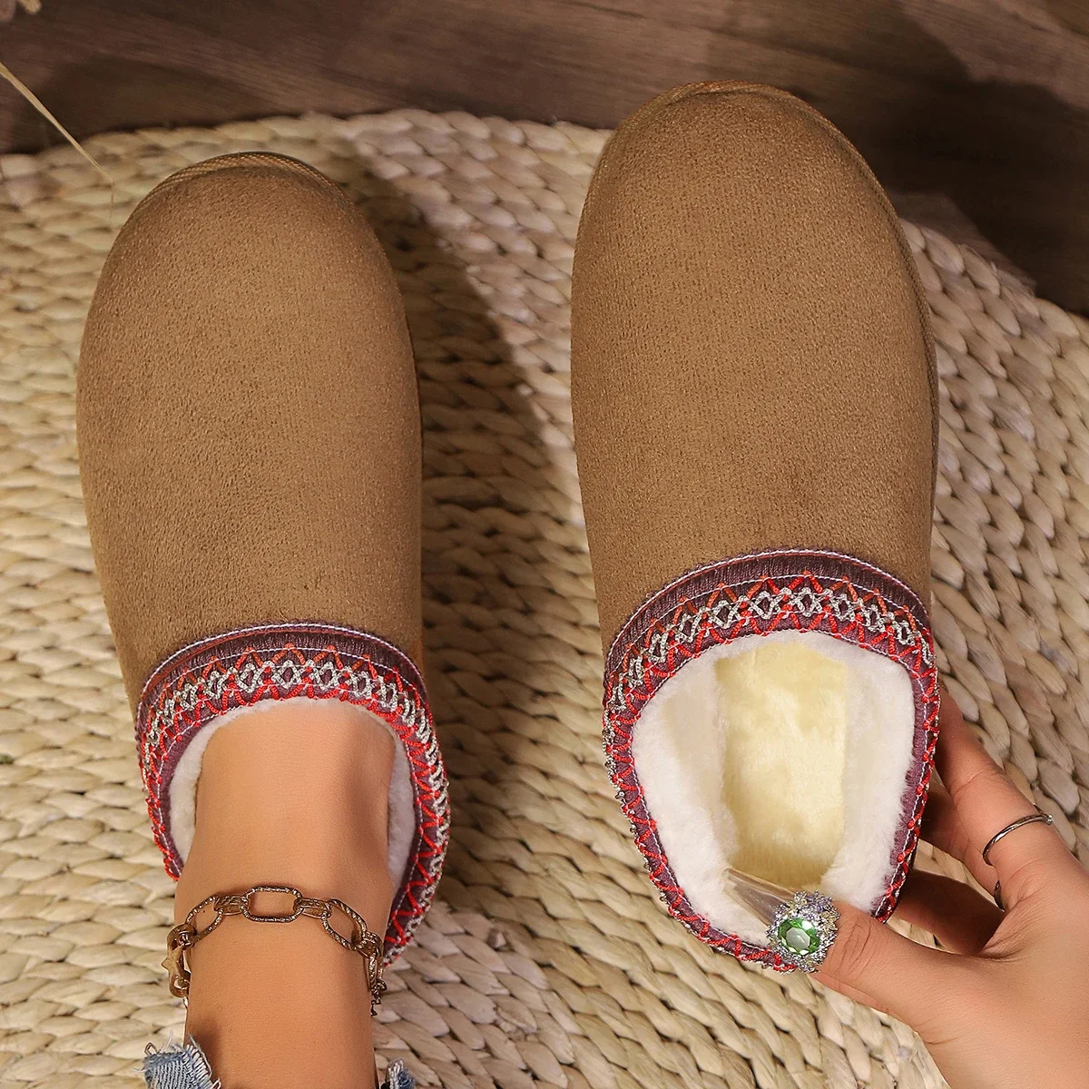 New Women Slippers Warm Platform Low-top Snow Boots Outdoor Comfortable Slippers Women Anti-Slip Soft Solid Shoes Slides Women
New Women Slippers Warm Platform Low-top Snow Boots Outdoor Comfortable Slippers Women Anti-Slip Soft Solid Shoes Slides Women
