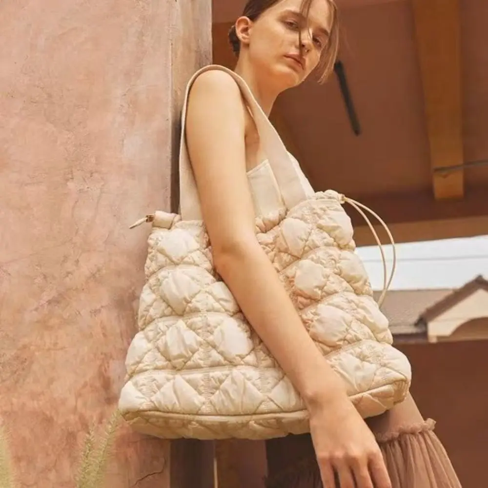 Korean Style Space Cotton Underarm Bag Plaid Large Capacity Bubble Cloud Bag Shoulder Bag Drawstring Handbag
Korean Style Space Cotton Underarm Bag Plaid Large Capacity Bubble Cloud Bag Shoulder Bag Drawstring Handbag
