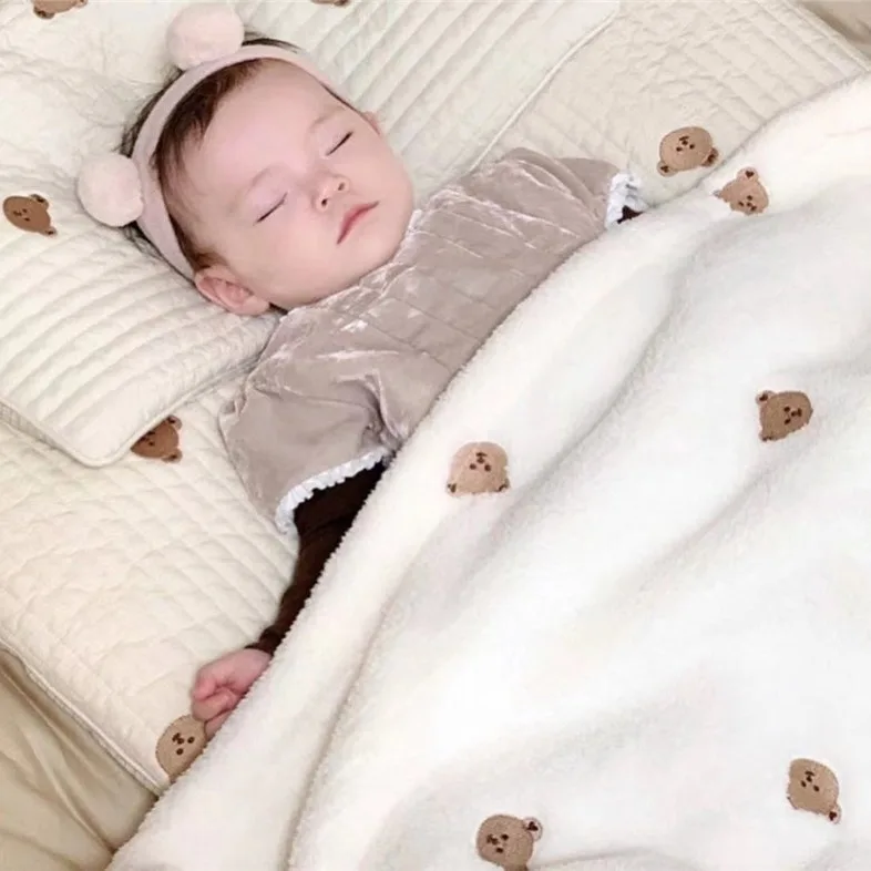 Embroidered Little Bear Carpet Hugging Carpet Undercover for Infants and Young Children's Autumn/Winter Napping Blanket
Embroidered Little Bear Carpet Hugging Carpet Undercover for Infants and Young Children's Autumn/Winter Napping Blanket