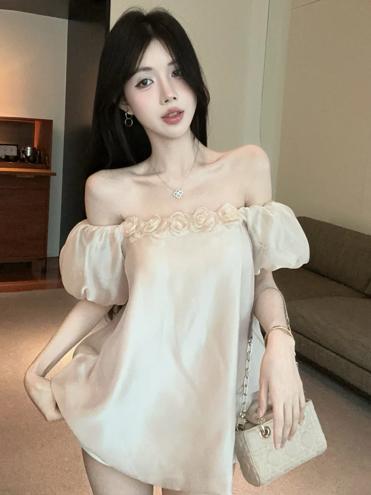 Sexy Shoulder Bared Bubble Sleeve Loose Fit Shirt with 3D Flower Design for Young Women Casual Wear Slimming Effect Korean Style
Sexy Shoulder Bared Bubble Sleeve Loose Fit Shirt with 3D Flower Design for Young Women Casual Wear Slimming Effect Korean Style