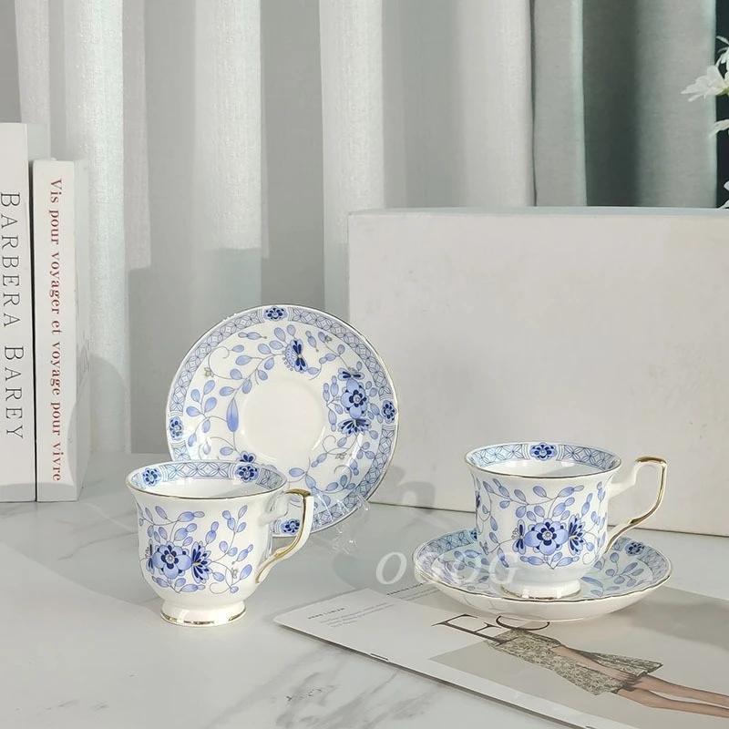 Ретро японский высококачественный костяной фарфор сине-белый кофейный стакан и блюдце легкий роскошный подарочный набор для оптовой продажи
Ретро японский высококачественный костяной фарфор сине-белый кофейный стакан и блюдце легкий роскошный подарочный набор для оптовой продажи