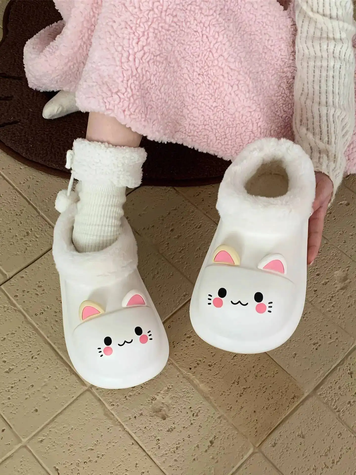 Women Waterproof Plush Slippers 2025 Autumn Winter Waterproof Cat Cotton Slippers Soft Cute Fleece Lolita Plush Shoes Outdoor
Women Waterproof Plush Slippers 2025 Autumn Winter Waterproof Cat Cotton Slippers Soft Cute Fleece Lolita Plush Shoes Outdoor