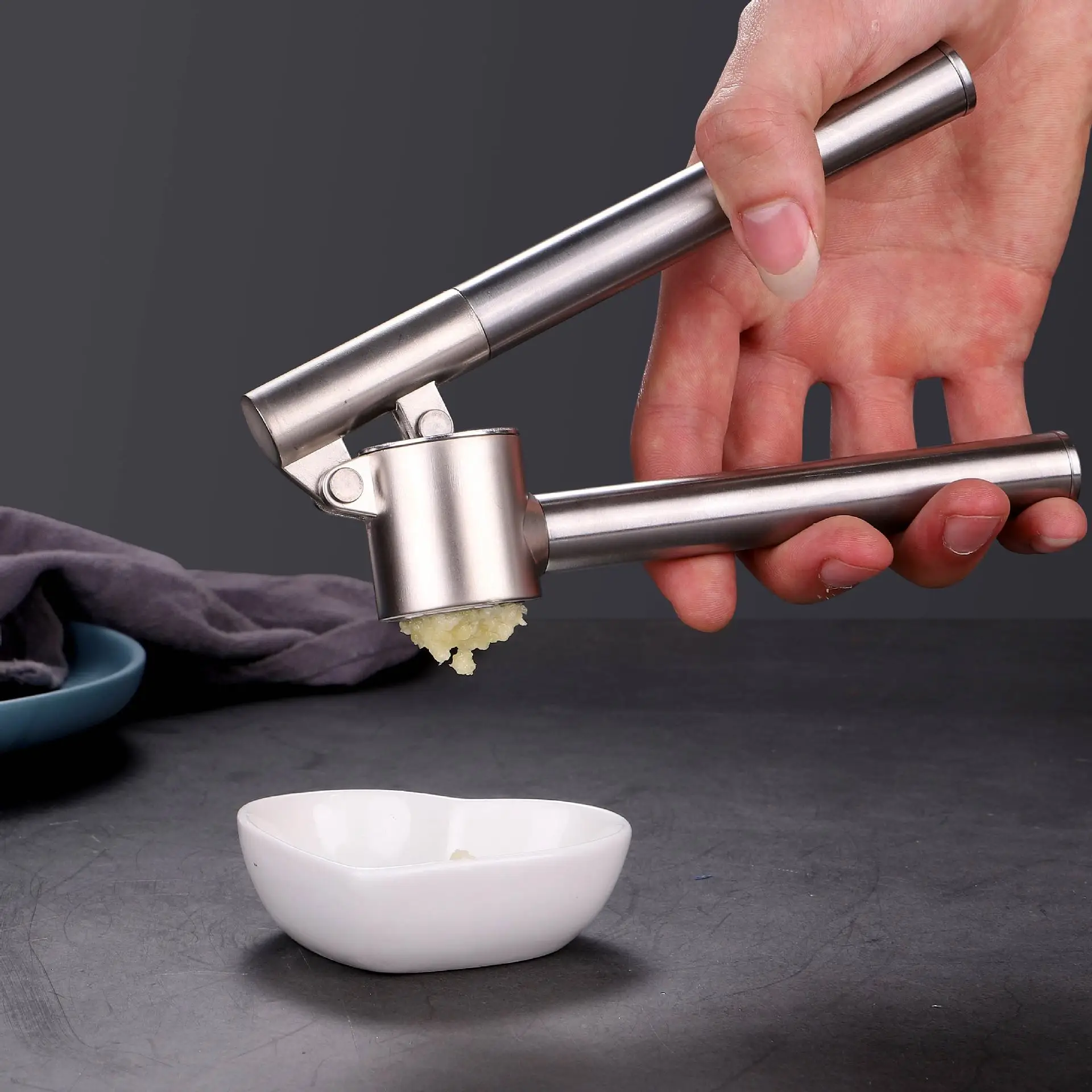 Garlic Press Mincer Stainless Steel Garlic Crusher for Kitchen, Detachable, Extended Edition 7inch, Rust Proof, Kitchen Gadgets
Garlic Press Mincer Stainless Steel Garlic Crusher for Kitchen, Detachable, Extended Edition 7inch, Rust Proof, Kitchen Gadgets