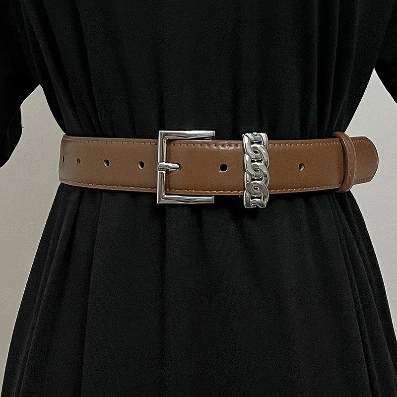 Женский модный крутой универсальный ремень 2,8 см с металлической пряжкой, женский черный ремень из воловьей кожи в сочетании с джинсами
Женский модный крутой универсальный ремень 2,8 см с металлической пряжкой, женский черный ремень из воловьей кожи в сочетании с джинсами