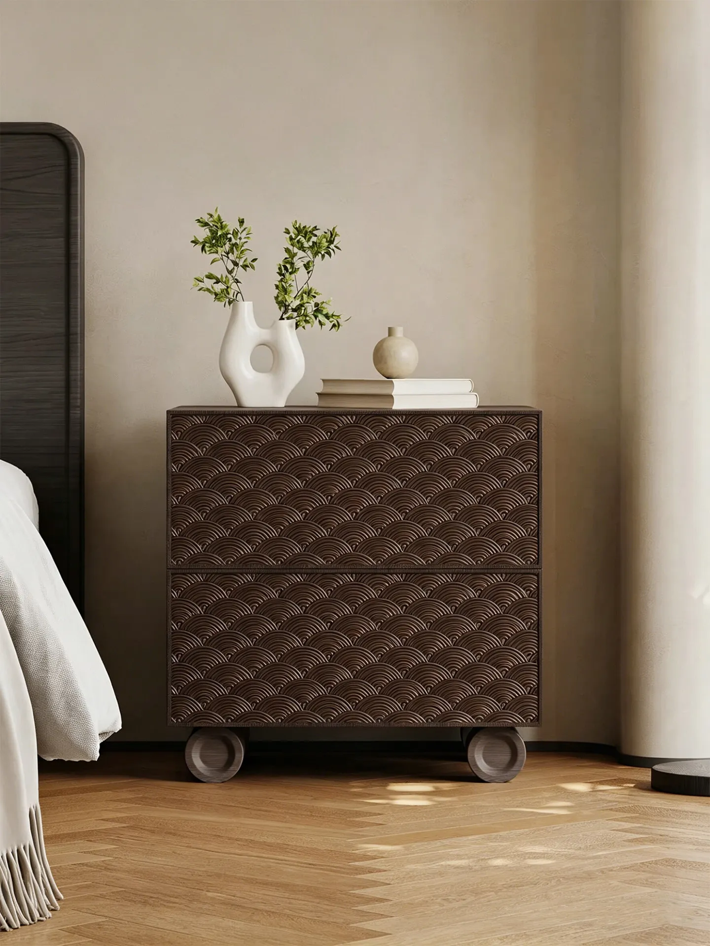 DSA antique solid wood bedside table walnut living room home high-end storage drawer cabinet home
DSA antique solid wood bedside table walnut living room home high-end storage drawer cabinet home