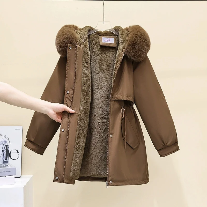 Зимняя парка 2025 Новая женская куртка, одежда средней длины, пальто с шерстяной подкладкой, куртка с капюшоном, меховой воротник, толстая теплая зимняя одежда, модная парка
Зимняя парка 2025 Новая женская куртка, одежда средней длины, пальто с шерстяной подкладкой, куртка с капюшоном, меховой воротник, толстая теплая зимняя одежда, модная парка