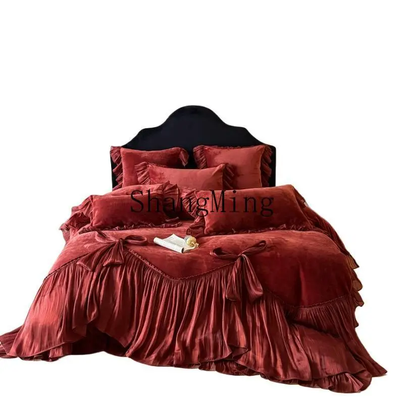 PYH Light Luxury Premium Romantic Princess Winter Plush Bed Cover Four-piece Warm Printed Lace Bed
PYH Light Luxury Premium Romantic Princess Winter Plush Bed Cover Four-piece Warm Printed Lace Bed