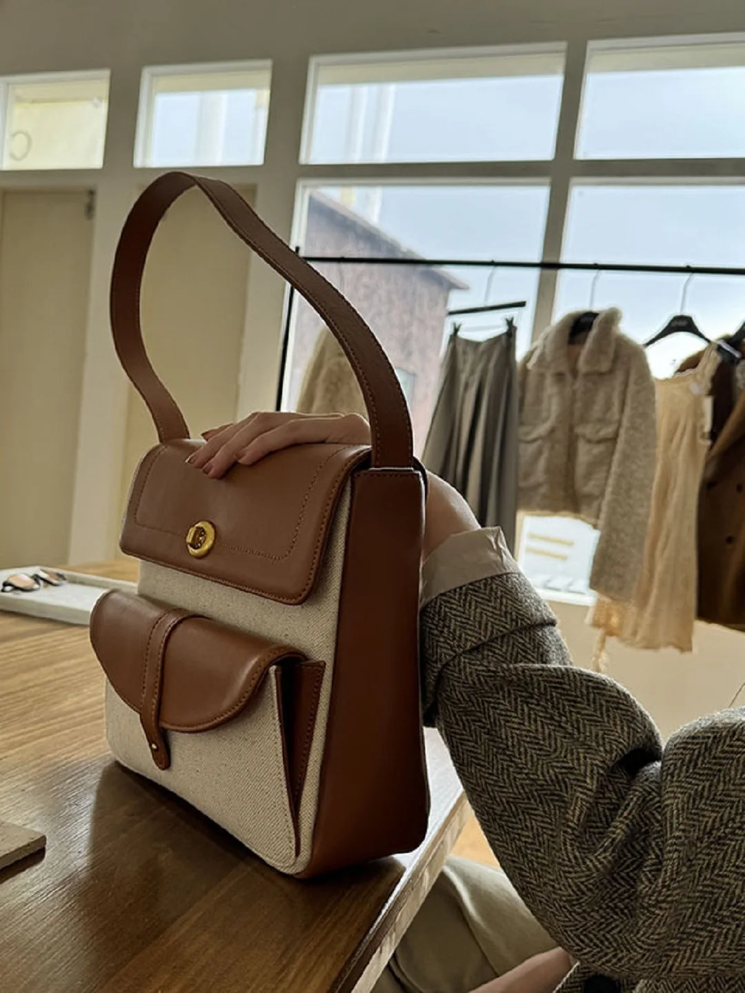 Ретро американская сумка на плечо из масляного воска, женская сумка подмышки, маленькая квадратная сумка для путешествий, сумка
Ретро американская сумка на плечо из масляного воска, женская сумка подмышки, маленькая квадратная сумка для путешествий, сумка