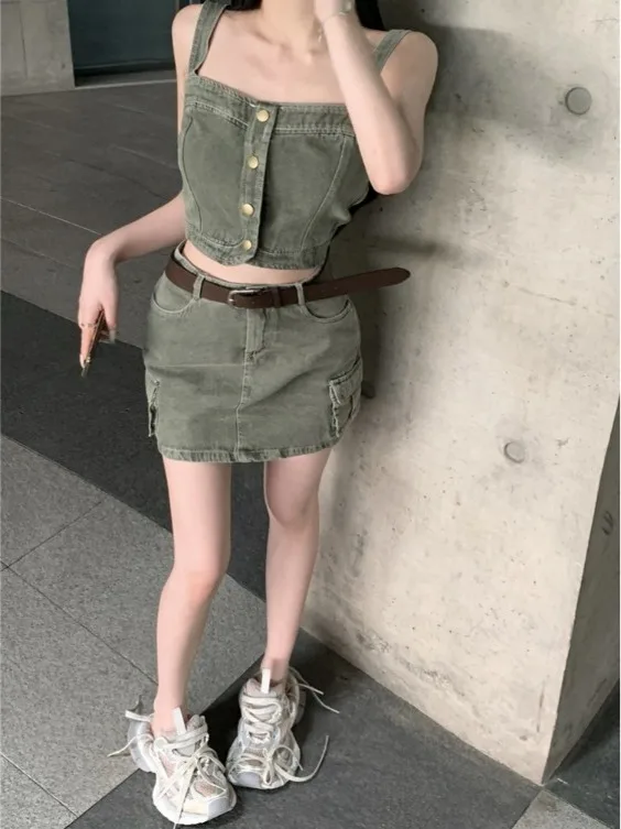 Retro Spicy Girl Denim Set Women's Strap Top High Waist Skirt Slim Fit Summer Fashion Ensemble High Waist Style
Retro Spicy Girl Denim Set Women's Strap Top High Waist Skirt Slim Fit Summer Fashion Ensemble High Waist Style