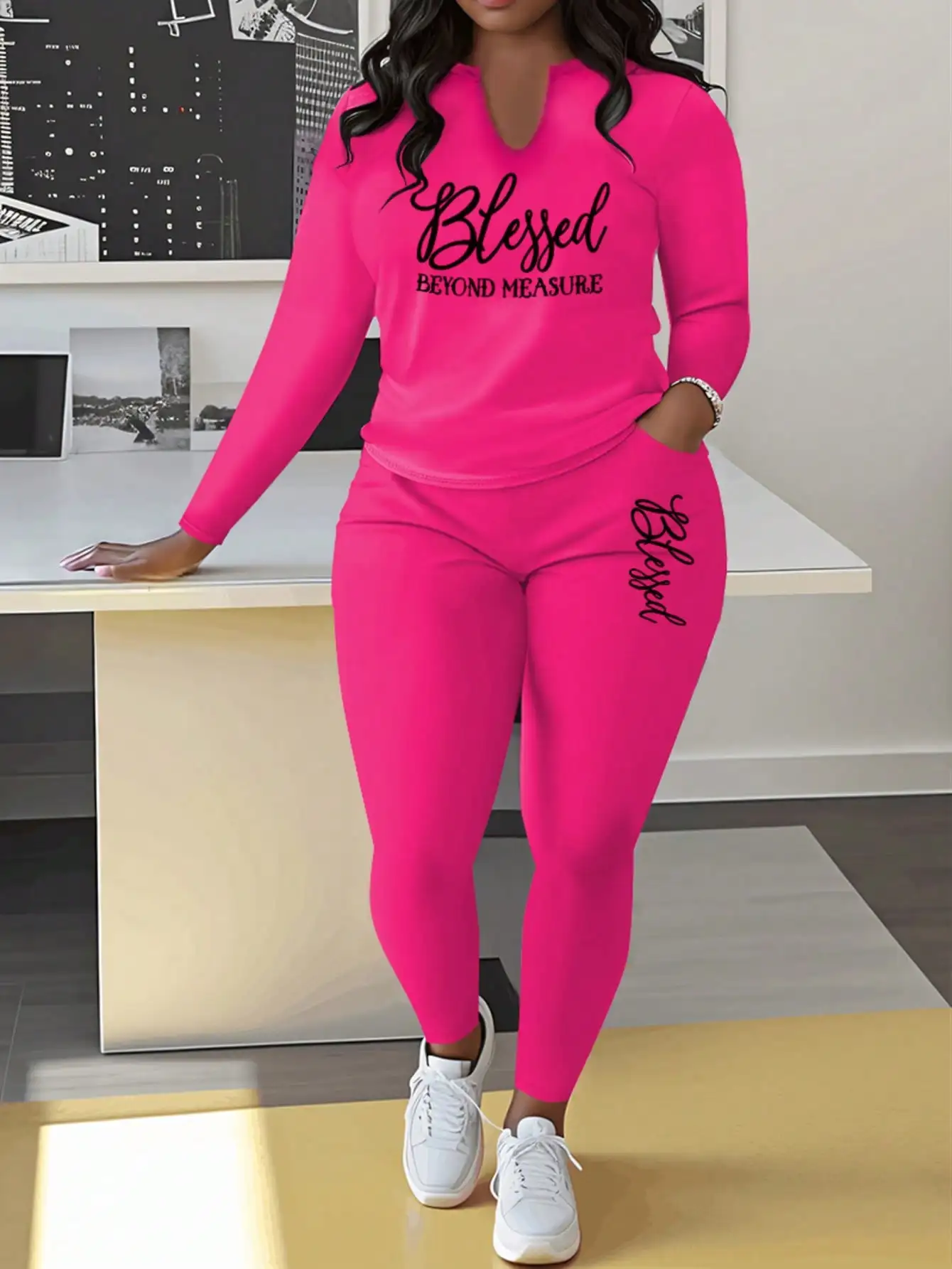Женский комплект из двух предметов больших размеров с принтом «Blessed», розовый, топ с длинными рукавами и V-образным вырезом, леггинсы, эластичная повседневная одежда для дома
Женский комплект из двух предметов больших размеров с принтом «Blessed», розовый, топ с длинными рукавами и V-образным вырезом, леггинсы, эластичная повседневная одежда для дома