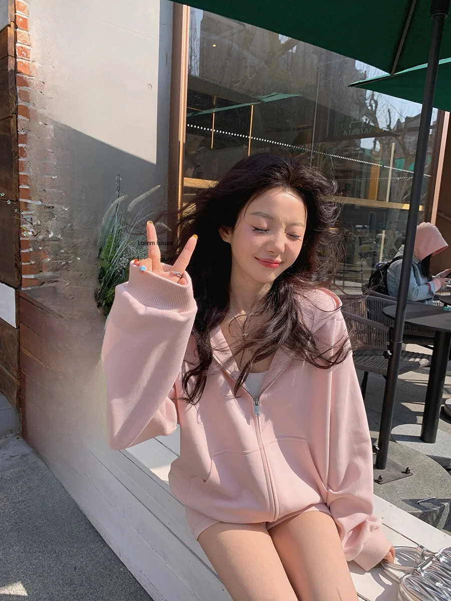 Комплект Ibell Zhang: повседневный свитшот из длинного вельветового хлопка с завязками на плечах и шорты в рубчик с завязками
Комплект Ibell Zhang: повседневный свитшот из длинного вельветового хлопка с завязками на плечах и шорты в рубчик с завязками