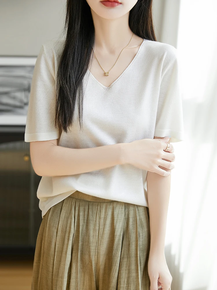 2025 New Summer Thin Fine Spun Wool Mulberry Silk T-Shirt Solid Color V-Neck T-Shirt Women' s High-Grade Clothes Fashion Casual
2025 New Summer Thin Fine Spun Wool Mulberry Silk T-Shirt Solid Color V-Neck T-Shirt Women' s High-Grade Clothes Fashion Casual