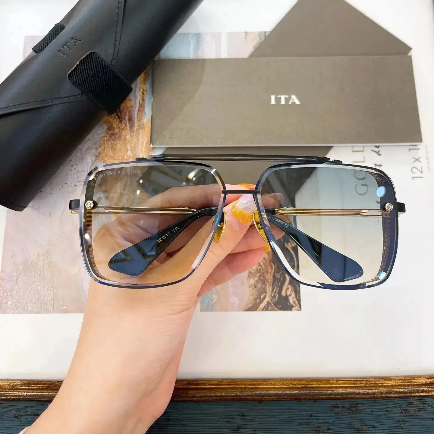 Authentic ADITA MACH SIX Stylish Luxury Design Business Men Women Sun Glasses Leisure Alloy Frames Square Male Couple Eyewear
Authentic ADITA MACH SIX Stylish Luxury Design Business Men Women Sun Glasses Leisure Alloy Frames Square Male Couple Eyewear
