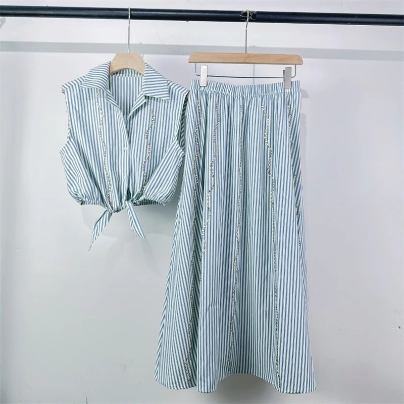 New summer style, wavy diamond embellished blue and white striped tie-waist sleeveless shirt and high-waisted skirt two-piece se
New summer style, wavy diamond embellished blue and white striped tie-waist sleeveless shirt and high-waisted skirt two-piece se