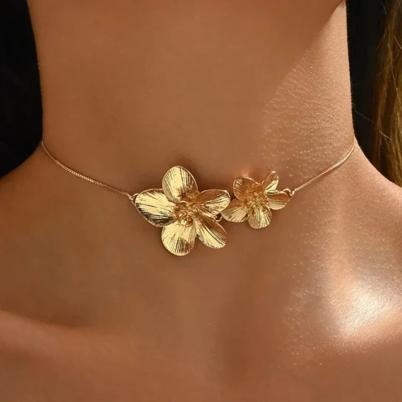 European and American Fashion Chain Flower Necklace, Women's Personalized Trendy Holiday Jewelry Accessories
European and American Fashion Chain Flower Necklace, Women's Personalized Trendy Holiday Jewelry Accessories