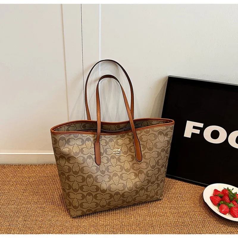 Designer style bag - High-quality tote bag 2026 New model. Versatile crossbody bag. Classic and fashionable commuting bag
Designer style bag - High-quality tote bag 2026 New model. Versatile crossbody bag. Classic and fashionable commuting bag