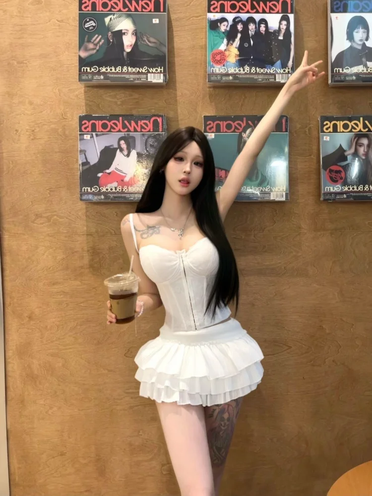 Sexy Lace Trim Sleeveless Camisole And Short Skirt Two-Piece Set for Young Women Summer Fashion Outfit Inner Wear Slimming Top
Sexy Lace Trim Sleeveless Camisole And Short Skirt Two-Piece Set for Young Women Summer Fashion Outfit Inner Wear Slimming Top