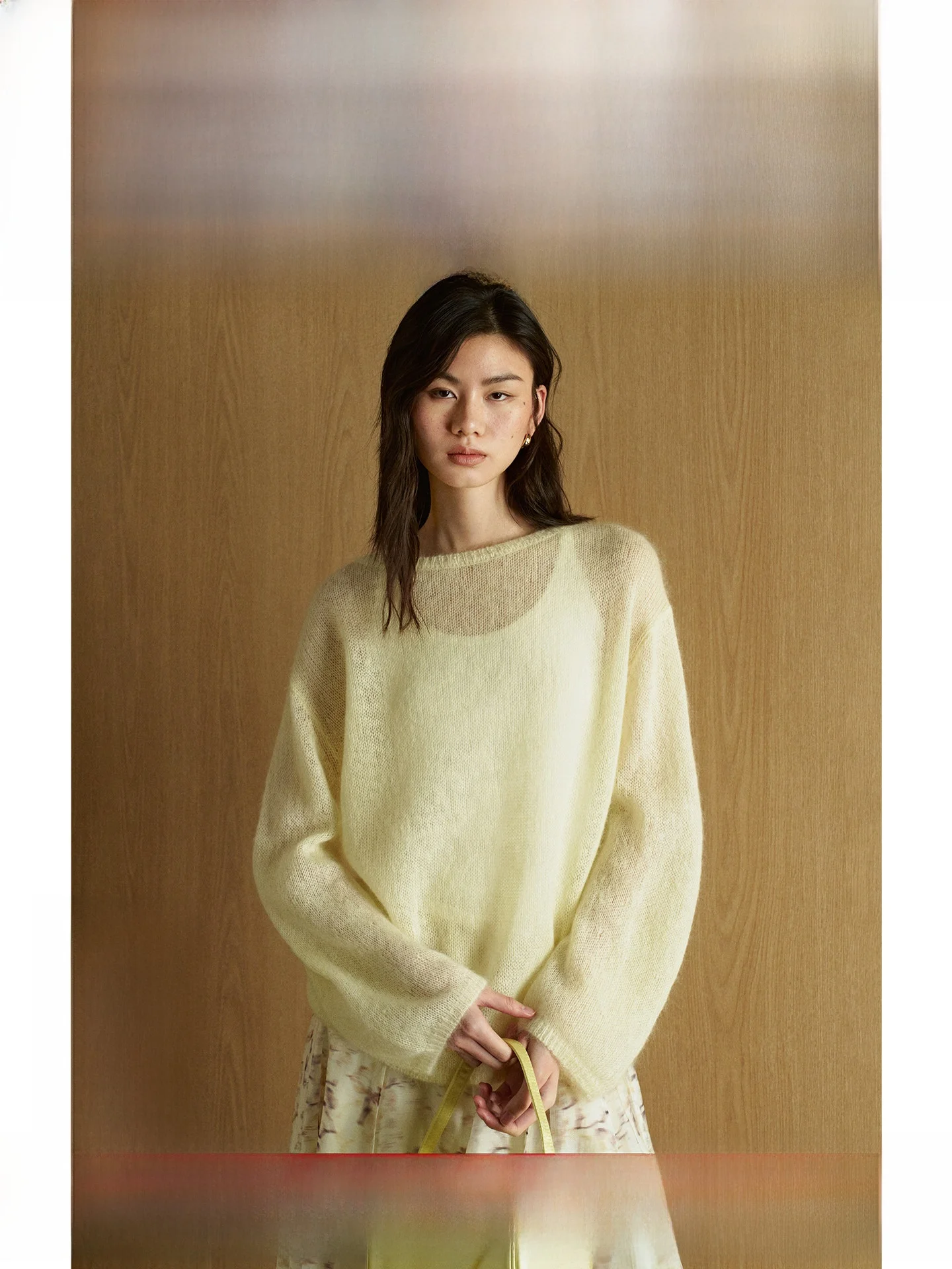 ZhiZhi Rumei Soft Camere Knitted Sweater New Arrival Luy Red Spring 2026 Casual Loose Fit Long Sve One-oulder Knitwear
ZhiZhi Rumei Soft Camere Knitted Sweater New Arrival Luy Red Spring 2026 Casual Loose Fit Long Sve One-oulder Knitwear