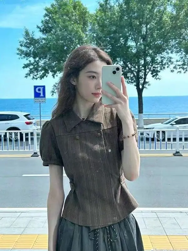 Retro American Striped Double Button Flip Collar Women's Shirt Summer Waist in Adjustable Bubble Sleeve Top Skin Friendly Bre...
Retro American Striped Double Button Flip Collar Women's Shirt Summer Waist in Adjustable Bubble Sleeve Top Skin Friendly Bre...