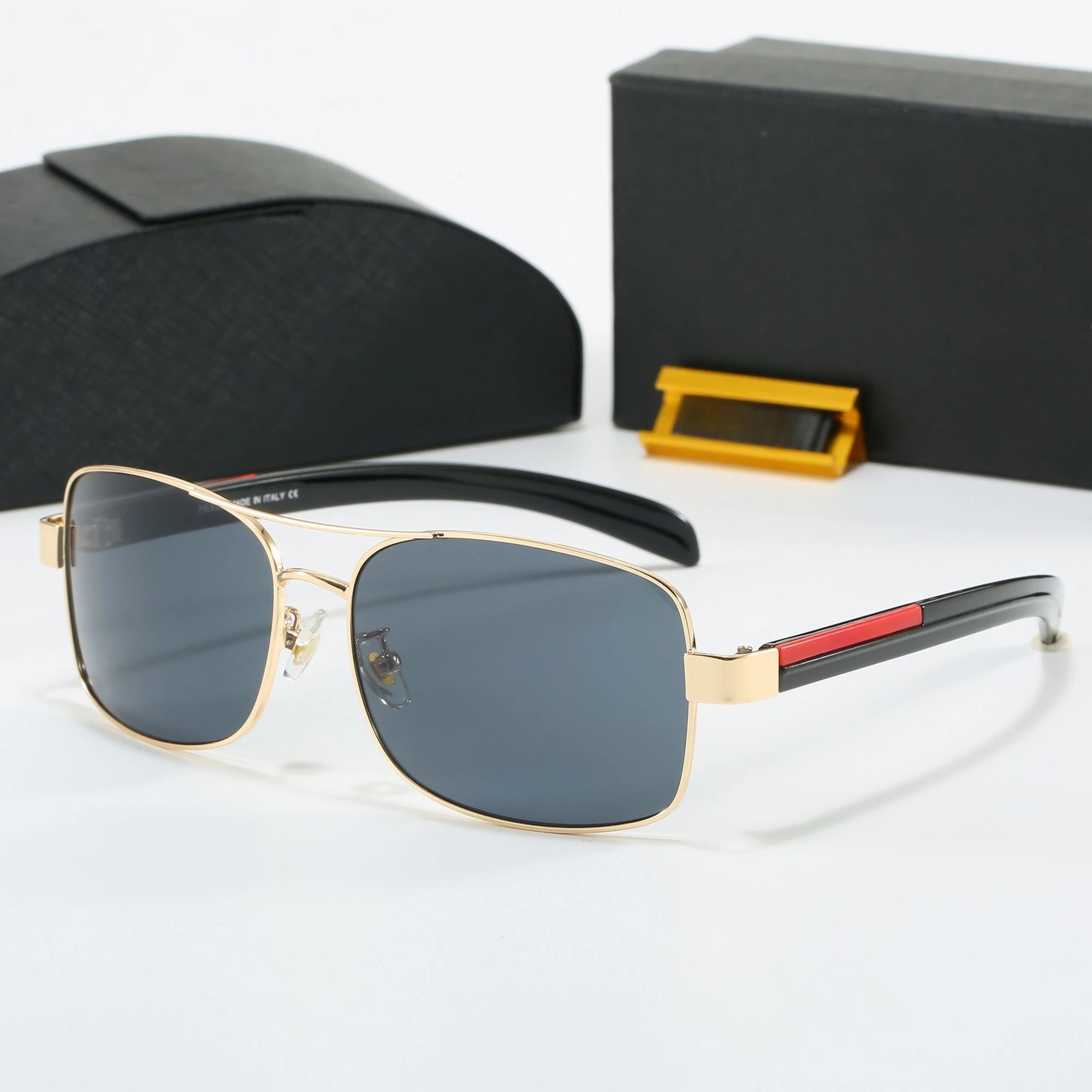 Luxury Outdoor Hiking Sunglasses, Women's Polarized UV400 Stylish Sunglasses, Suitable for Driving and Everyday Wear.
Luxury Outdoor Hiking Sunglasses, Women's Polarized UV400 Stylish Sunglasses, Suitable for Driving and Everyday Wear.