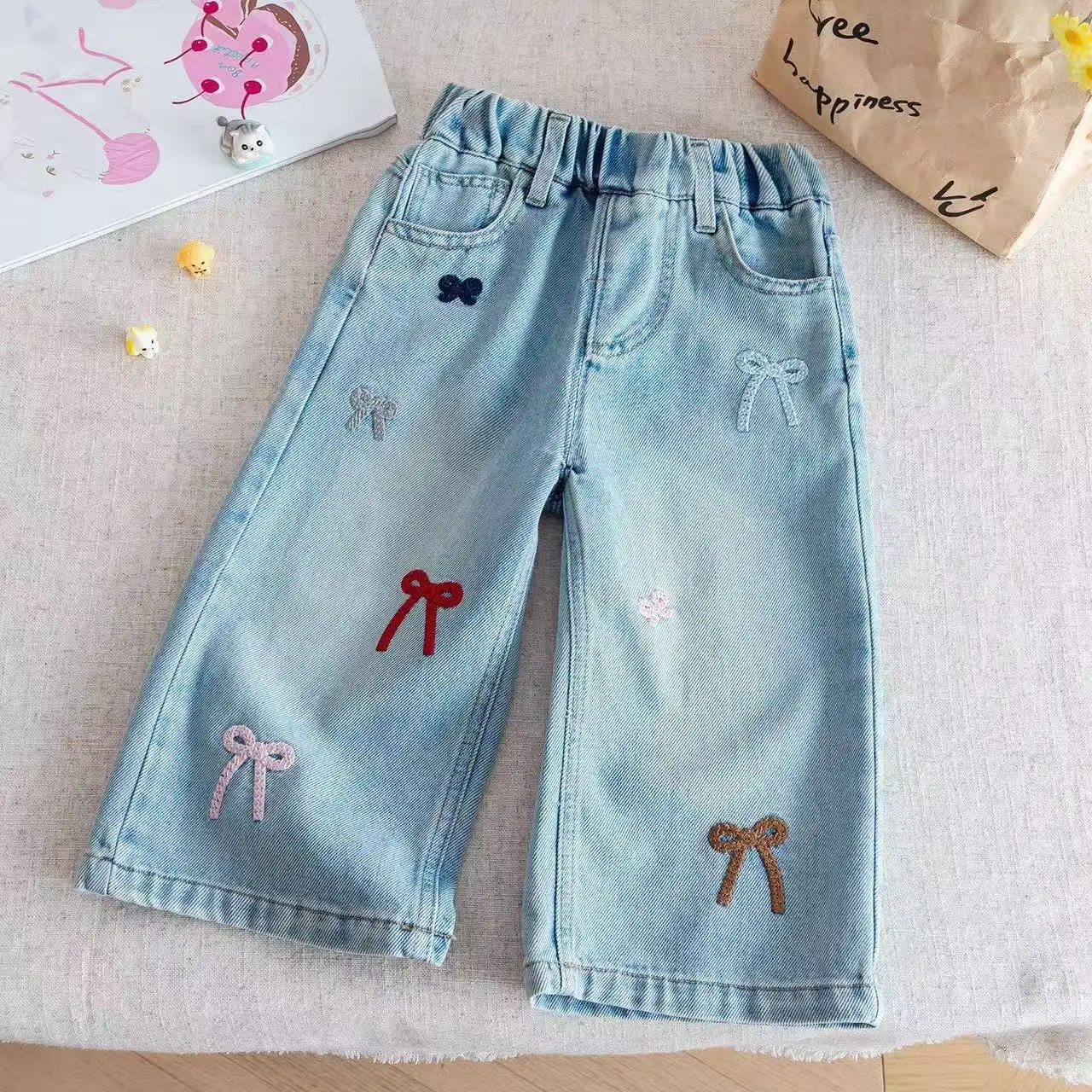 Summer Blue Bow Embroidered Waist Cinched Jeans With Pockets Fashionable and Versatile for Girls Aged 1-6
Summer Blue Bow Embroidered Waist Cinched Jeans With Pockets Fashionable and Versatile for Girls Aged 1-6