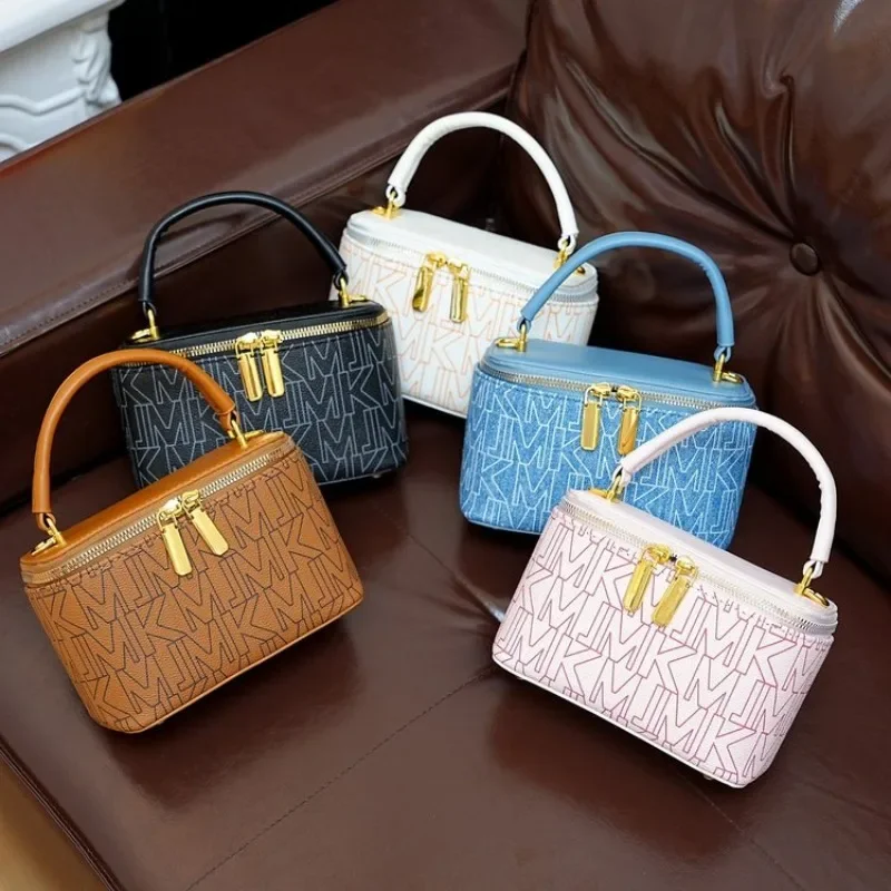 High-End Minimalist Stylish Clutch Diaper Bag With Vintage Letter Logo For Casual Women Fashion Trendy Crossbody Designer Bag
High-End Minimalist Stylish Clutch Diaper Bag With Vintage Letter Logo For Casual Women Fashion Trendy Crossbody Designer Bag