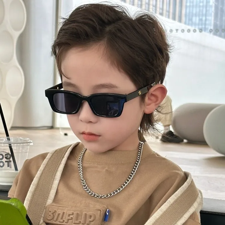Новые модные детские солнцезащитные очки в стиле ретро, солнцезащитные очки «кошачий глаз», однотонные очки в треугольной оправе для мальчиков и девочек, очки UV400
Новые модные детские солнцезащитные очки в стиле ретро, солнцезащитные очки «кошачий глаз», однотонные очки в треугольной оправе для мальчиков и девочек, очки UV400