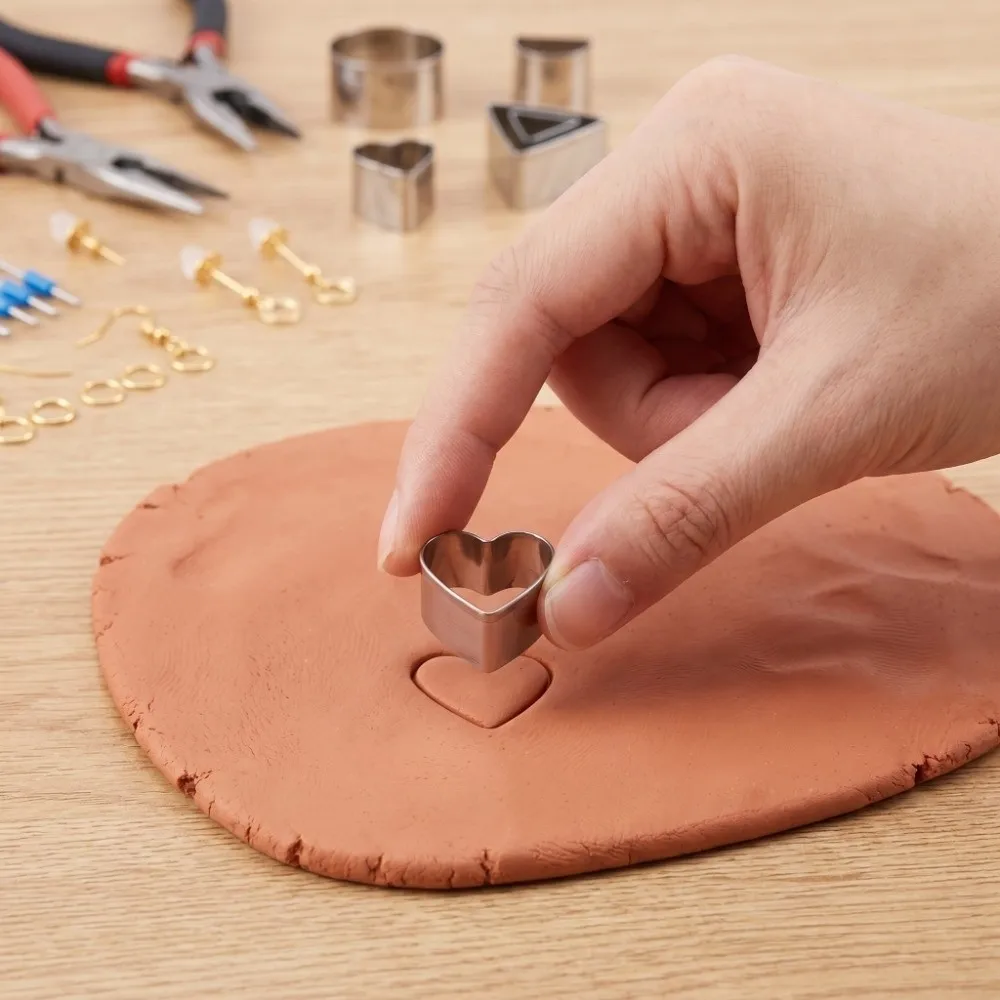 126Pcs Stainless steel Earring Cutter Polymer clay use Geometric shape Jewelry Tool Bag packed Clay Cutter Craft production
126Pcs Stainless steel Earring Cutter Polymer clay use Geometric shape Jewelry Tool Bag packed Clay Cutter Craft production