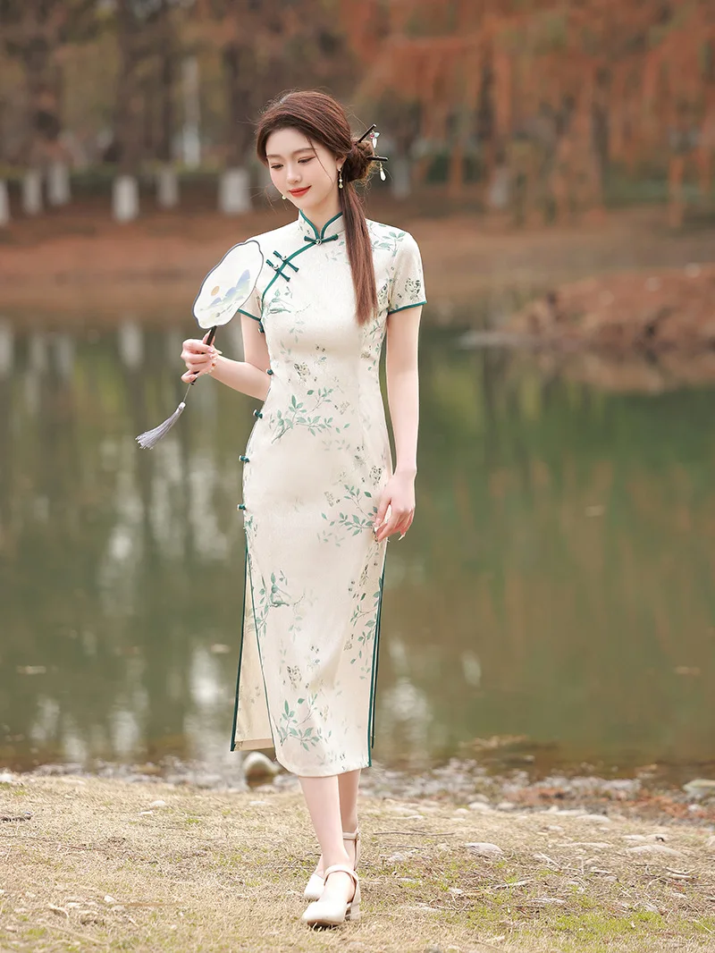 Традиционный китайский стиль Кружева Тонкий Qipao короткий рукав Новинка длинная высокая фототкань
Традиционный китайский стиль Кружева Тонкий Qipao короткий рукав Новинка длинная высокая фототкань