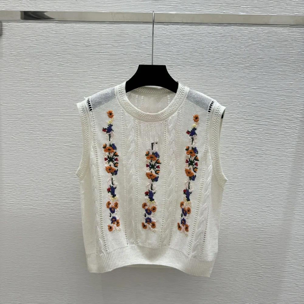 High-quality 2026 new summer fashion women's round-neck sleeveless top with floral pattern decoration xy26512227
High-quality 2026 new summer fashion women's round-neck sleeveless top with floral pattern decoration xy26512227