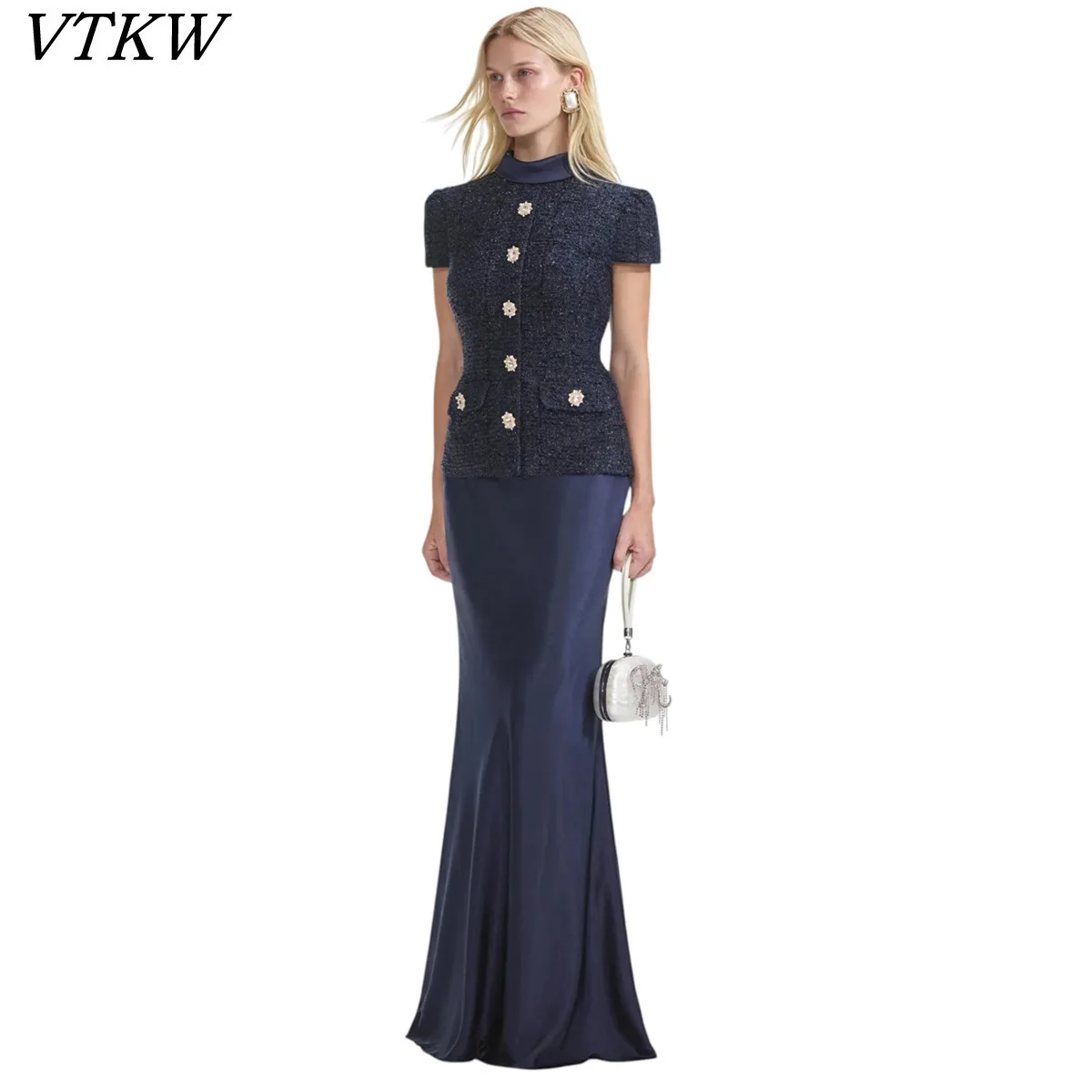 VTKW Woman's Round-neck Single-button Solid-color Waist-hugging Design 2025 Spring Loose Floor-length Skirt Two-piece Set
VTKW Woman's Round-neck Single-button Solid-color Waist-hugging Design 2025 Spring Loose Floor-length Skirt Two-piece Set