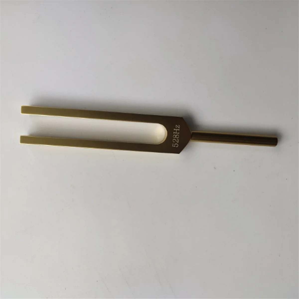 AS63 528 Hz Tuning Fork, Gold Solfeggio Tuning Forks 528 Hz for Musical Instrument, Meditation, Relaxation
AS63 528 Hz Tuning Fork, Gold Solfeggio Tuning Forks 528 Hz for Musical Instrument, Meditation, Relaxation