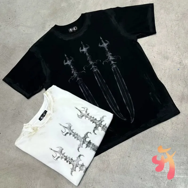 High Quality Cotton Men Tshirts Summer Thug Club Short Sleeve Hand Drawn Graffiti Washed Old Sword Print Women Casual TC Tops
High Quality Cotton Men Tshirts Summer Thug Club Short Sleeve Hand Drawn Graffiti Washed Old Sword Print Women Casual TC Tops