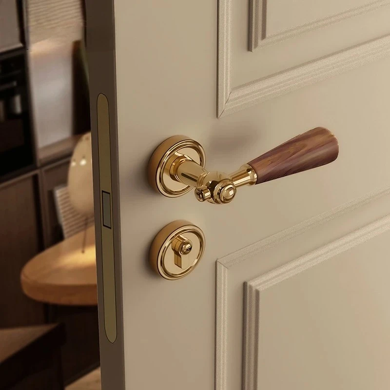 Новая ручка из орехового дерева, цинковый сплав, бесшумный дверной замок, домашний безопасный дверной замок, разделенные замки, фурнитура, аксессуары, двухсторонние замки с ручками
Новая ручка из орехового дерева, цинковый сплав, бесшумный дверной замок, домашний безопасный дверной замок, разделенные замки, фурнитура, аксессуары, двухсторонние замки с ручками